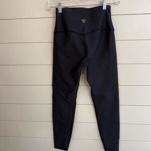 Aritzia | Golden Black Leggings Sz 6